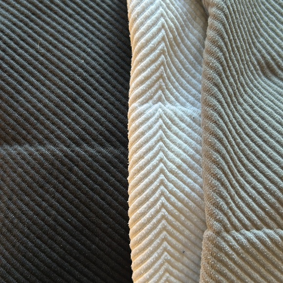 NIKIBIKI Set of 3 Seamless Chevron Ribbed Crop Top - Picture 17 of 17